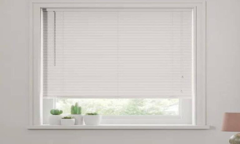 What Are the Advantages of Wooden Blinds