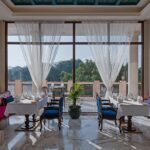 Glass Elegance: Transforming Restaurants and Hotels with Style